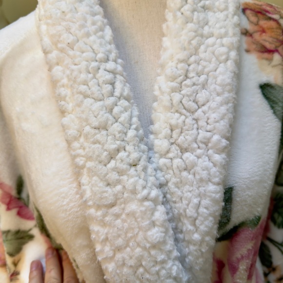 Super Soft Plush Robe, size S/M - Picture 4 of 5